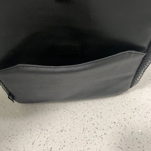 Large Car Console Garbage Can and Organizer - Velcro, Mesh Sides, Front Pocket - Picture 9 of 9